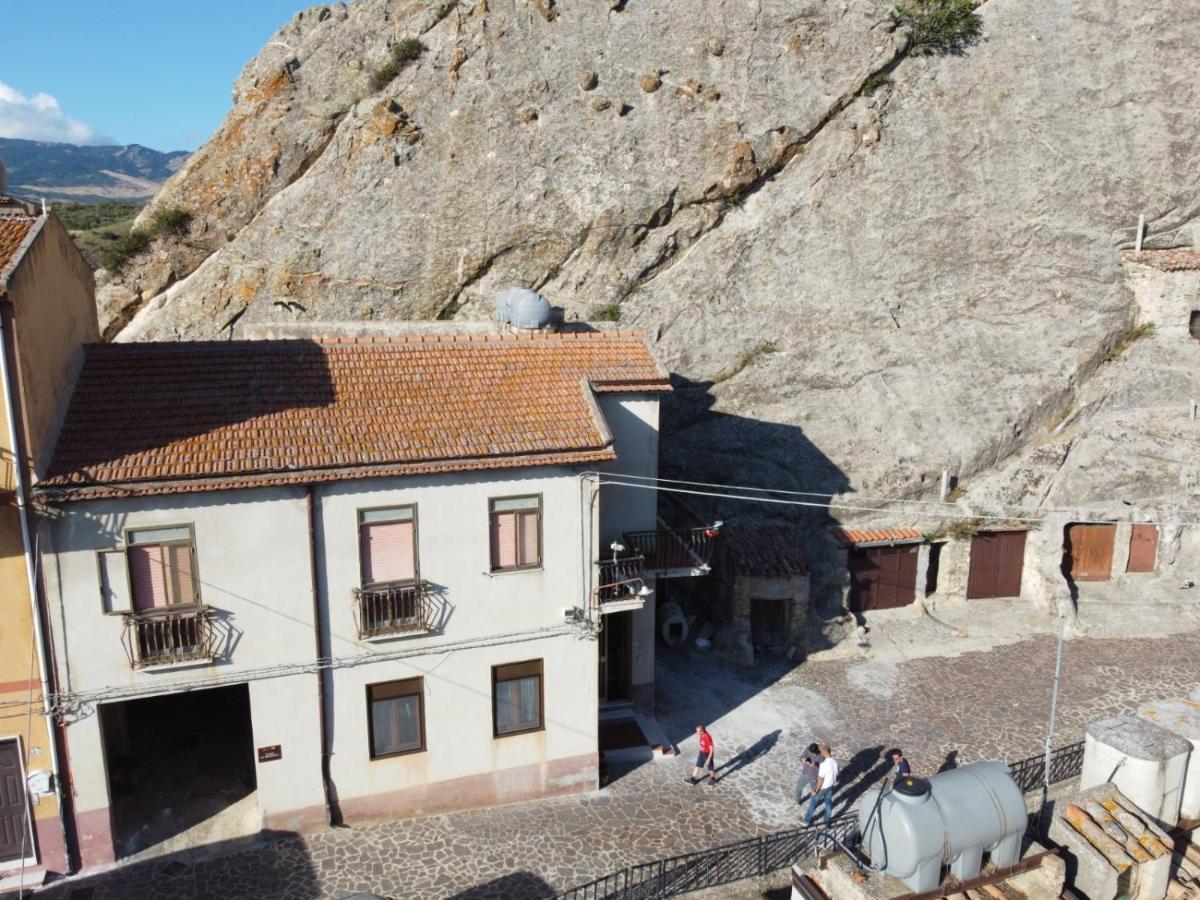 Rifugio Porta Nord Hotel Sperlinga Exterior photo